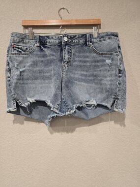 Slink Curvy Distressed Light Wash Denim Shorts